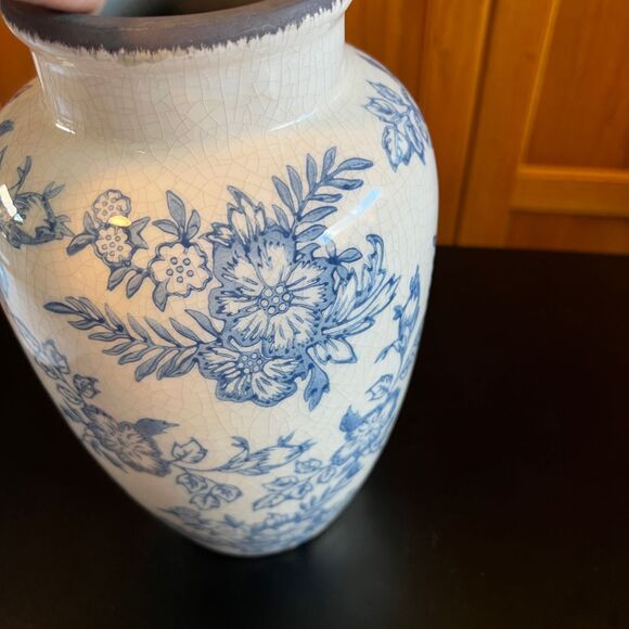 Qianling Blue and White floral vase NIB - Picture 8 of 12